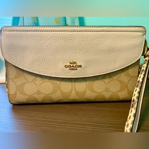 Coach wristlet clutch